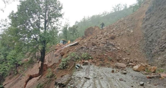 मकवानपुरमा पहिरो : एकको मृत्यु, ६ जना बेपत्ता